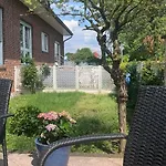 아파트 2 Mit Garten *
