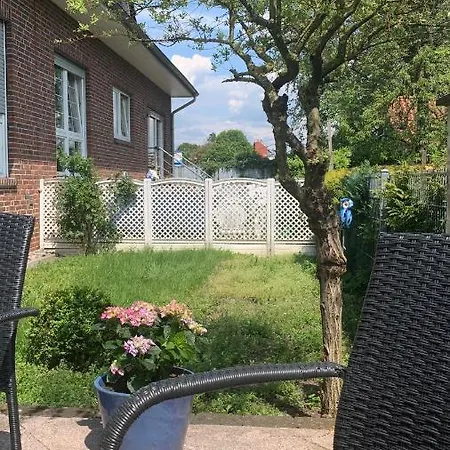 아파트 2 Mit Garten *